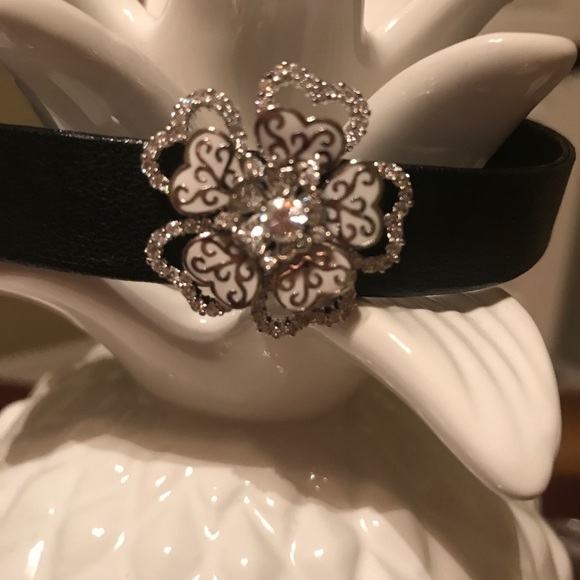 Jewelry - 🟣🟣🌸Rhinestone Embellished Choker